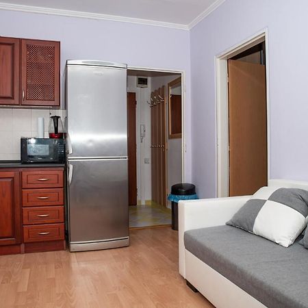 Lovely One Bedroom Apartment Нове-Замки Екстер'єр фото